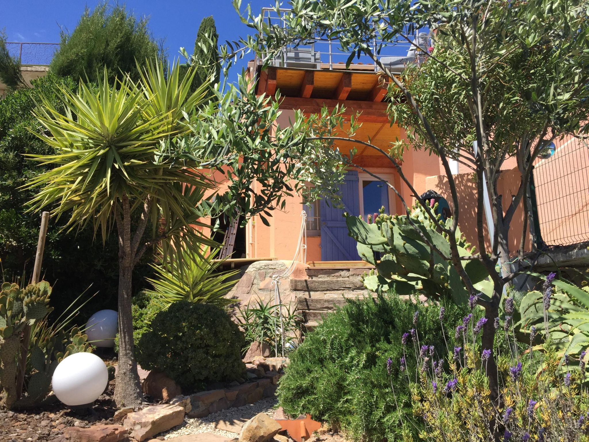 Kleine Villa an der Cote d´Azur-Drinnen