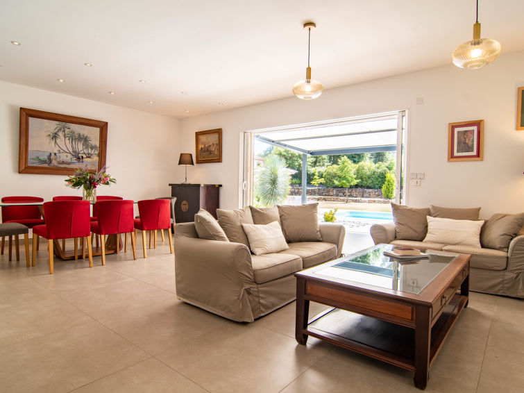 Search and Stay destination Callian, Provence-Alpes-Côte d'Azur - France from AU$ 298. Villa D'Allongue