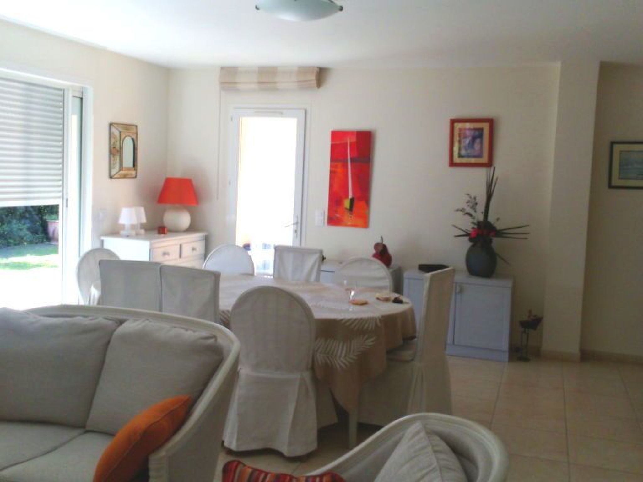 Freistehendes Haus mit großer Terrasse und Panoramablick auf die Landschaft