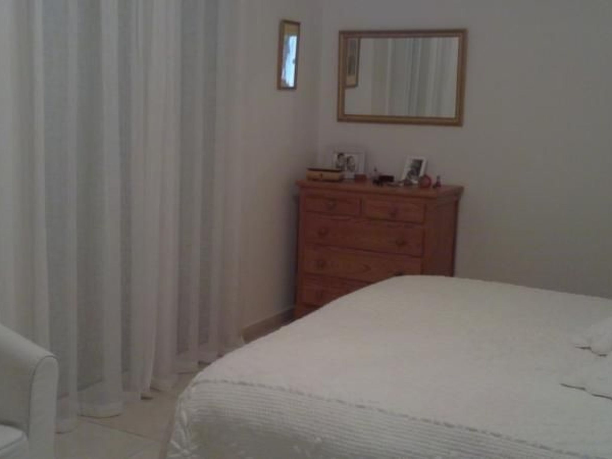 Freistehendes Haus mit großer Terrasse und Panoramablick auf die Landschaft-Image-tags.info