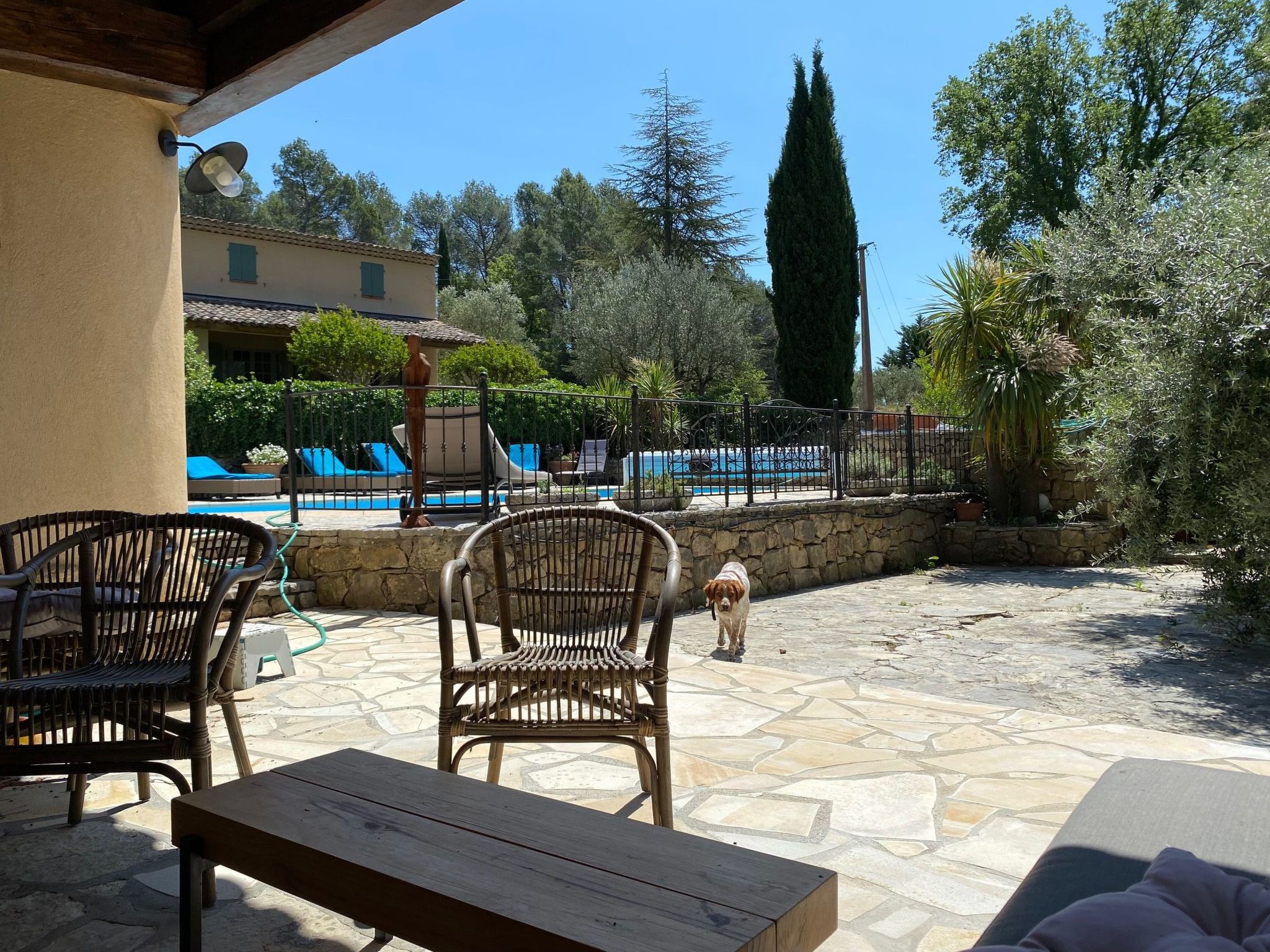 Klimatisiertes Mas Les Heures Bleues mit Pool-Binnen