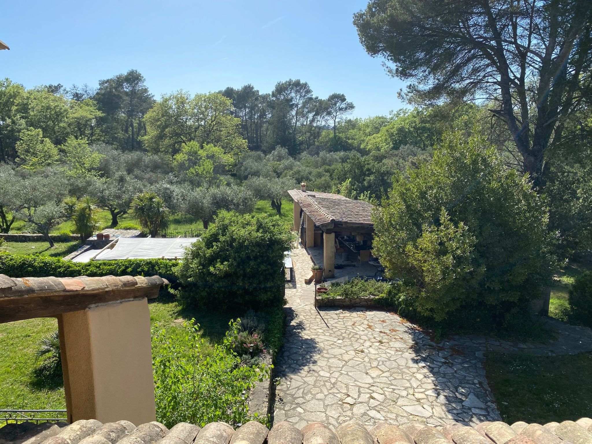 Klimatisiertes Mas Les Heures Bleues mit Pool-Binnen