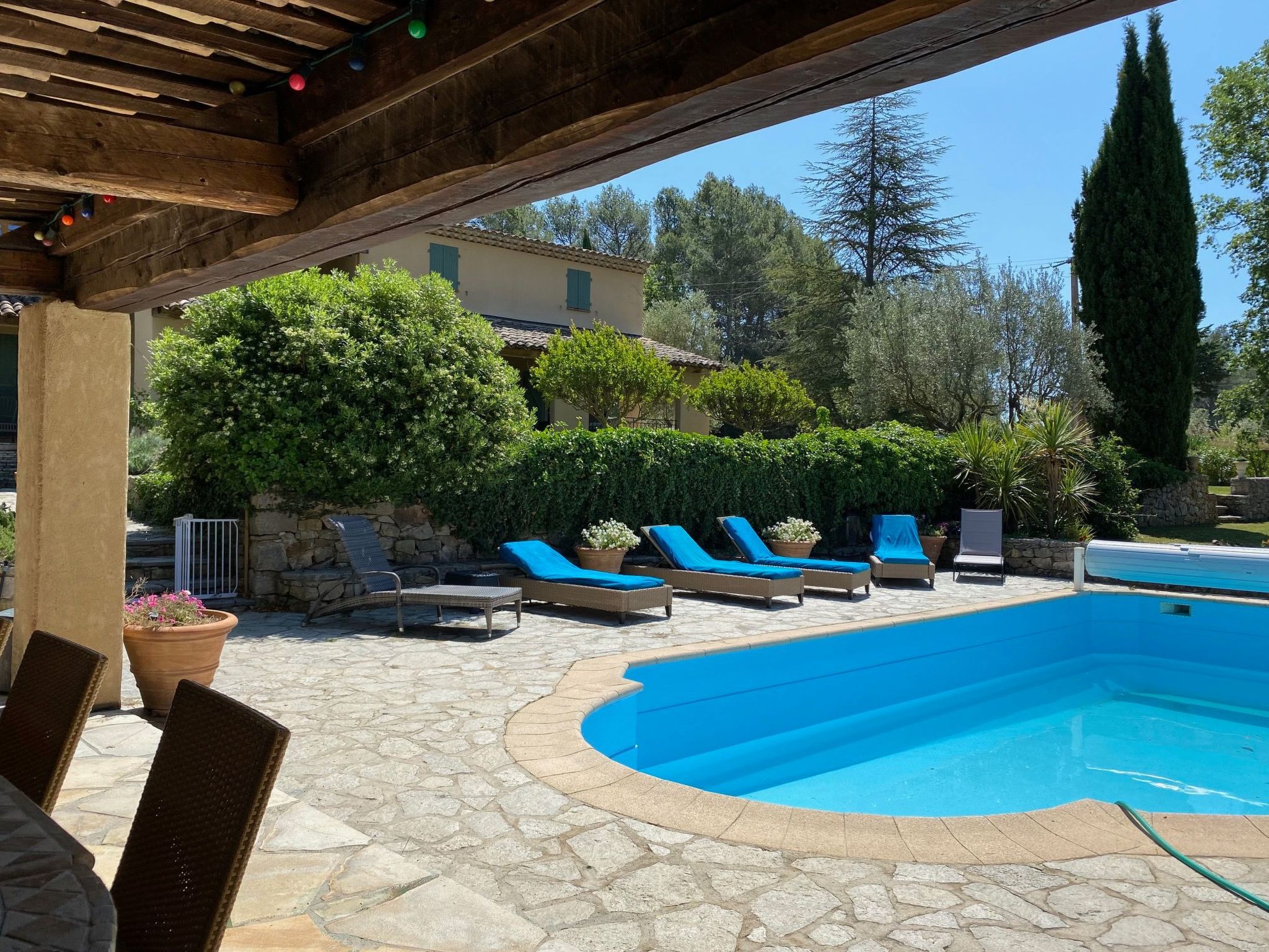 Klimatisiertes Mas Les Heures Bleues mit Pool-Binnen