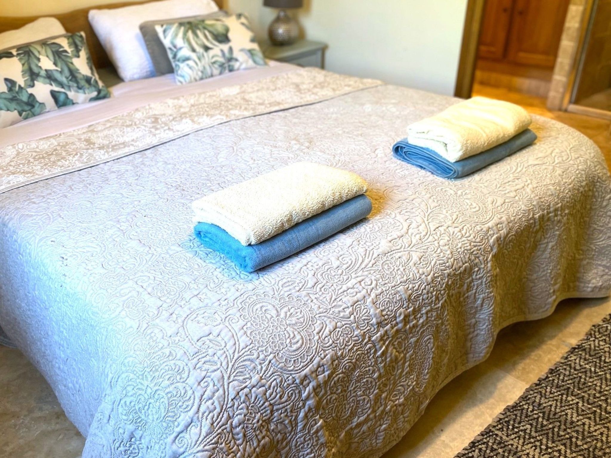 Klimatisiertes Mas Les Heures Bleues mit Pool-Binnen