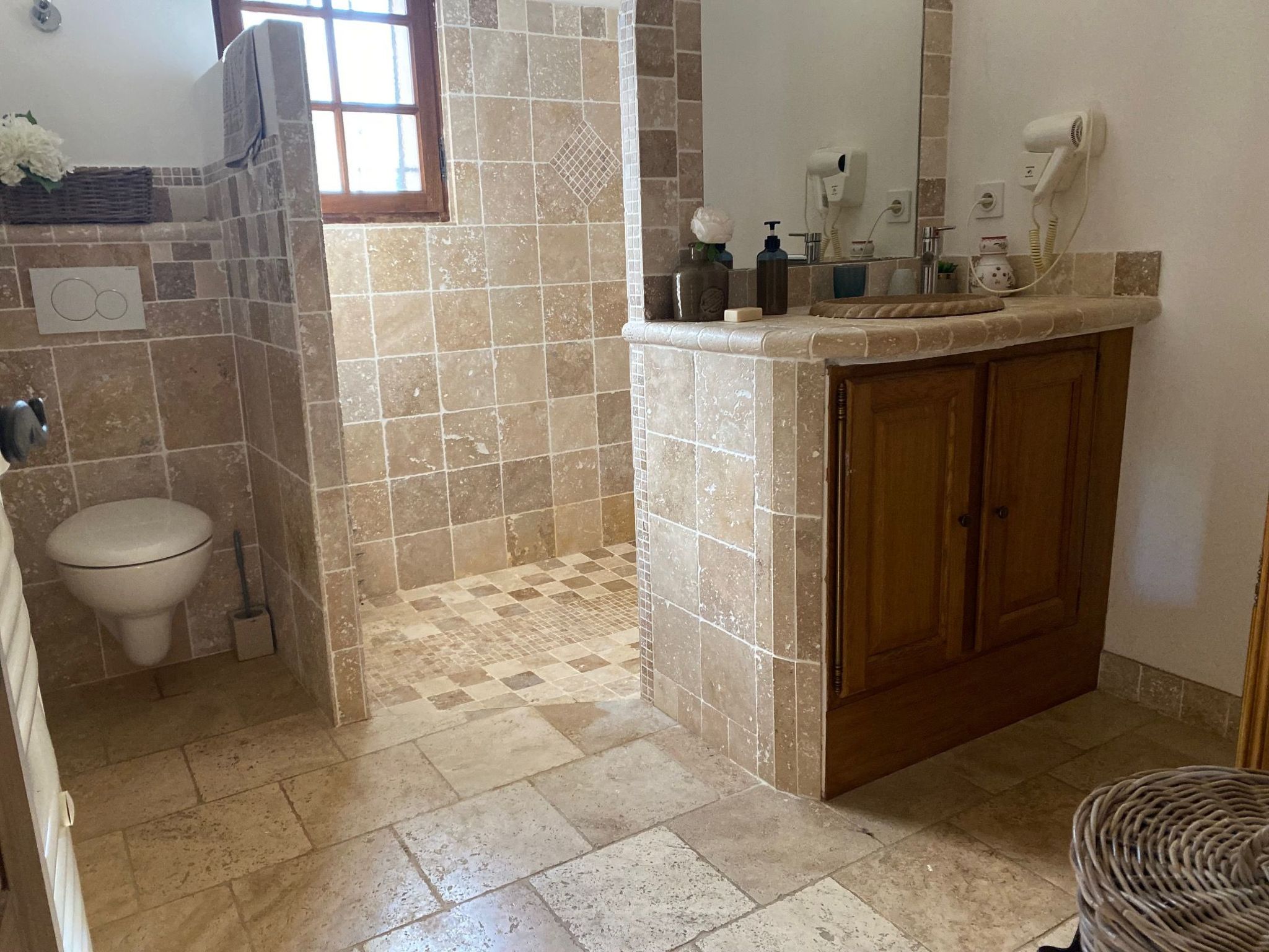 Klimatisiertes Mas Les Heures Bleues mit Pool-Binnen