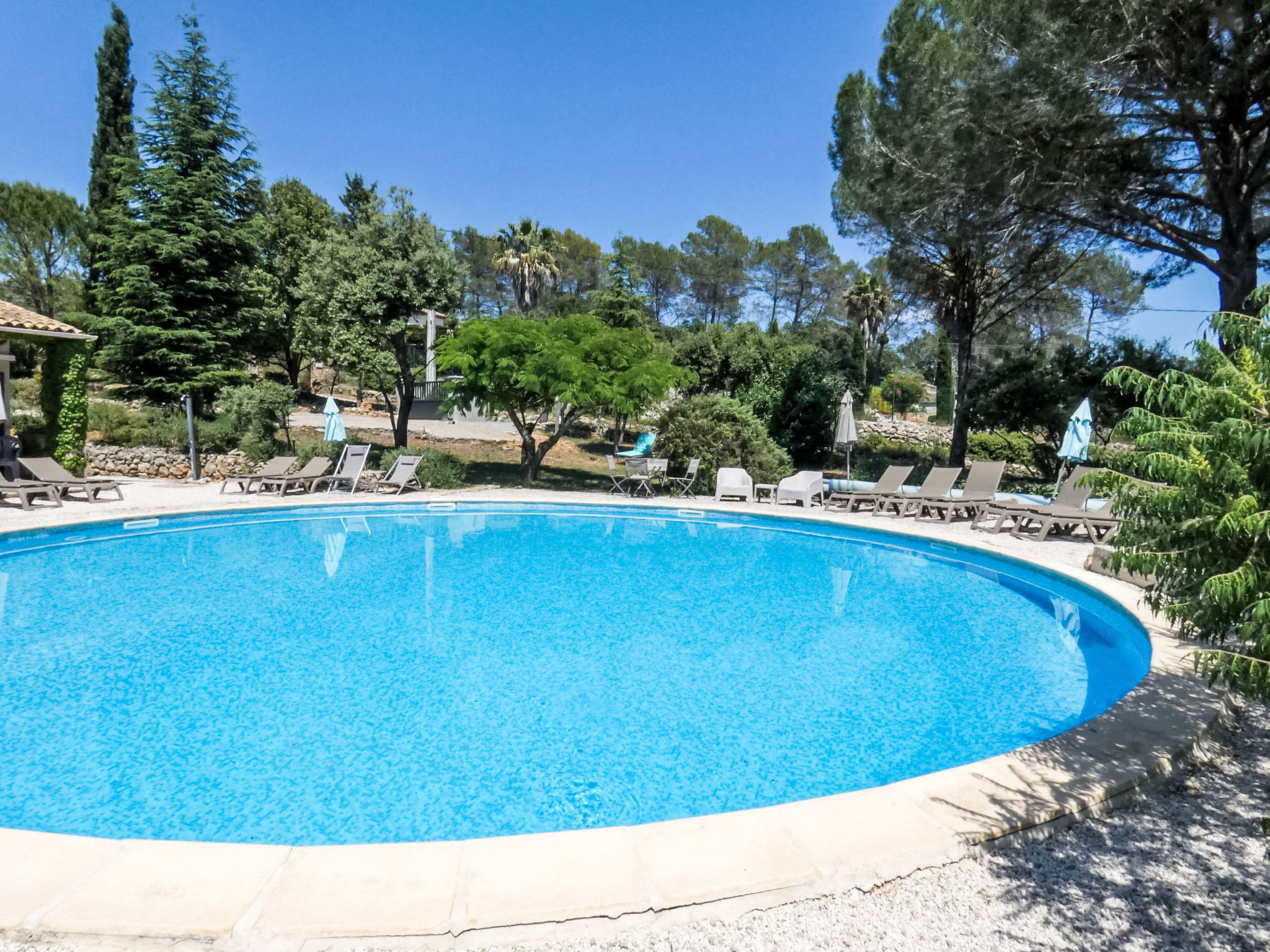 "La CIgale" mit Schwimmbad - Outside