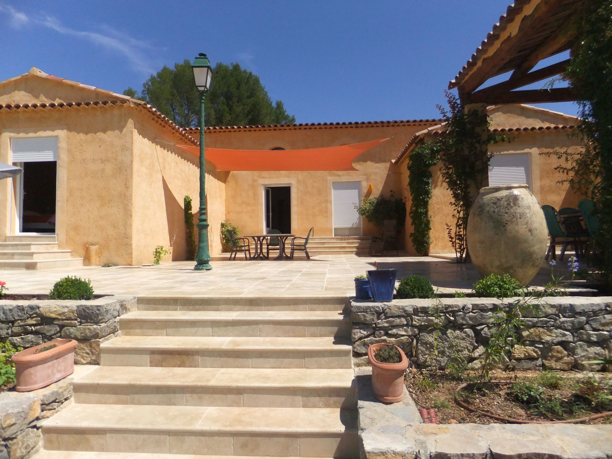 Ferienhaus mit umzäuntem Garten in Sillans-la-Cascade (Frankreich) und 1 Hund erlaubt