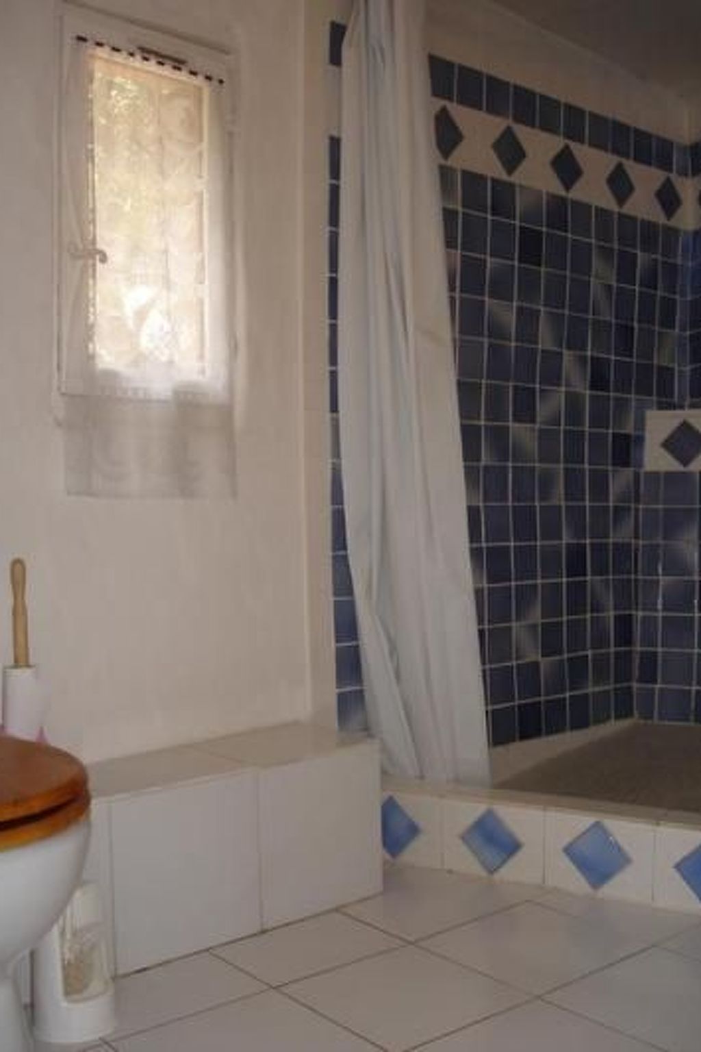 In Sillans-La-Cascade mit Garten-Inside