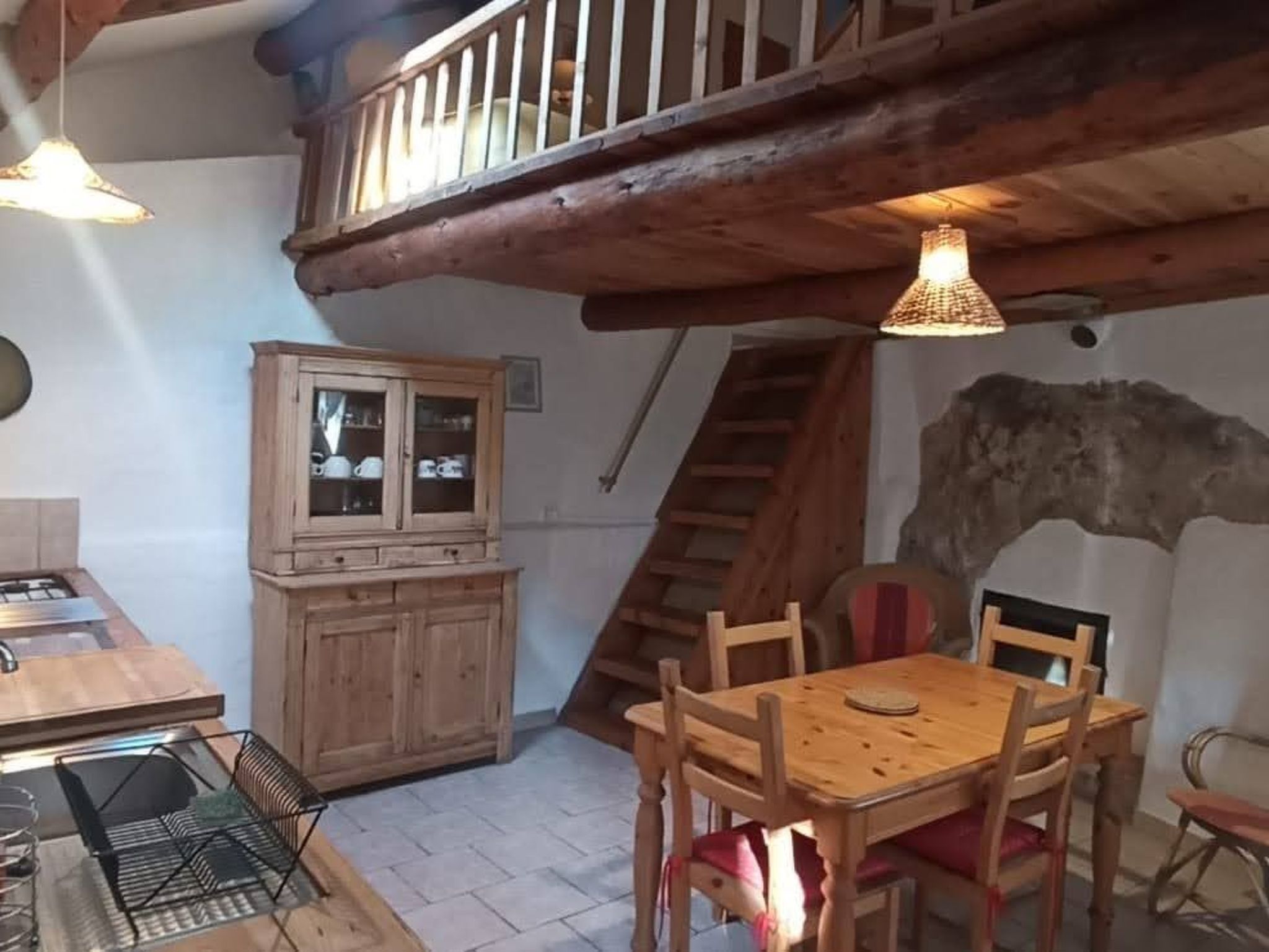 In Sillans-La-Cascade mit Garten-Inside