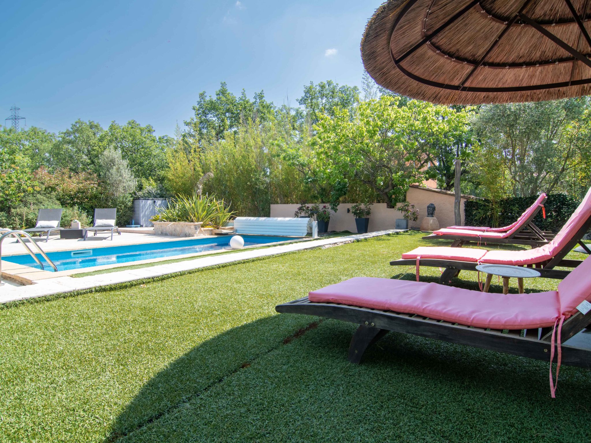 Vakantiehuis met privé zwembad in Bagnols en Forêt (Frankrijk) voor 6 personen