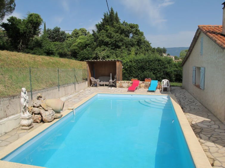 Search and Stay destination Saint-Paul-en-Forêt, Provence-Alpes-Côte d'Azur - France from AU$ 231. Maison Bleue