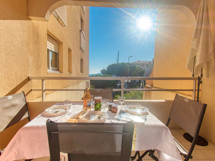 Search and Stay destination Fréjus, Provence-Alpes-Côte d'Azur - France from AU$ 181. Le Capitole