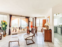 Knus appartement aan zee in Port Fréjus met airco, op 200m van het strand - thumbnail 3