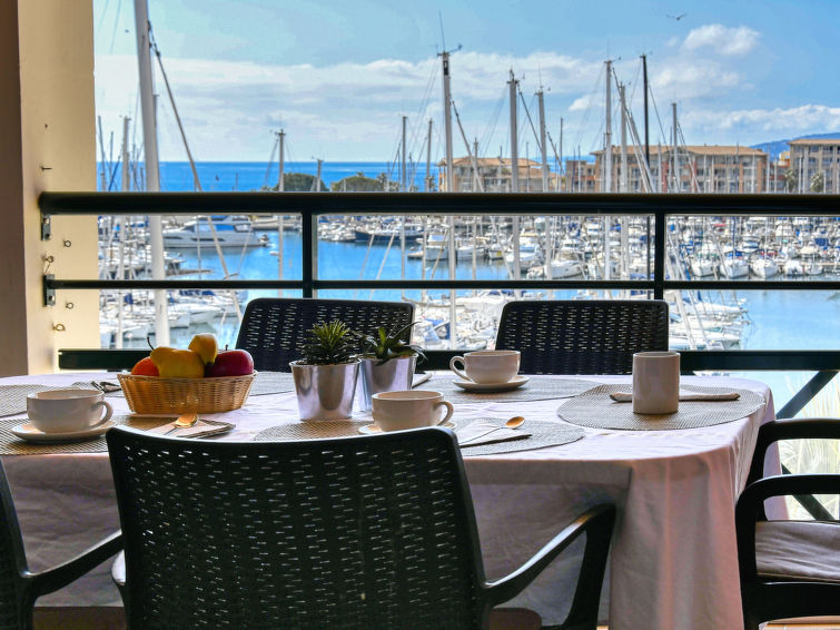 6-persoons appartement Bleu Marine aan zee in Fréjus in Fréjus