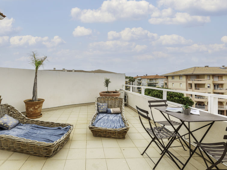 Search and Stay destination Fréjus, Provence-Alpes-Côte d'Azur - France from AU$ 250. Le Nadir