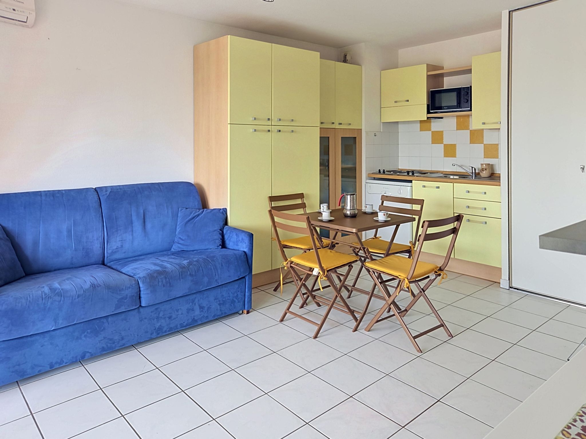 Photo of Le Consul