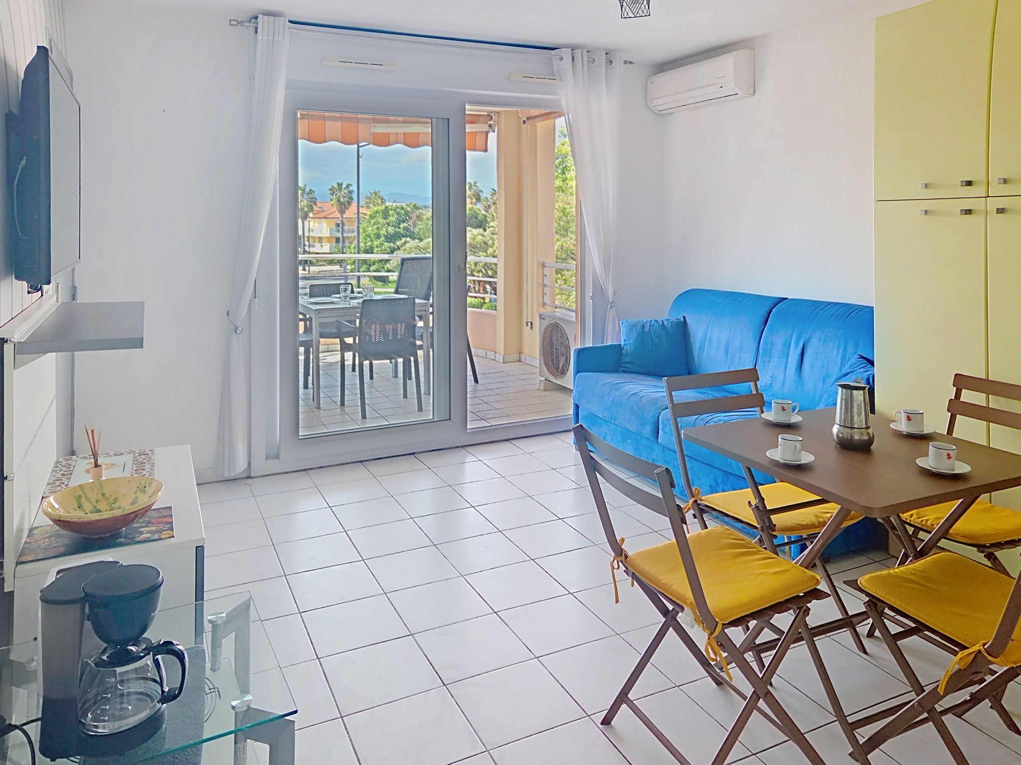 Photo of Le Consul