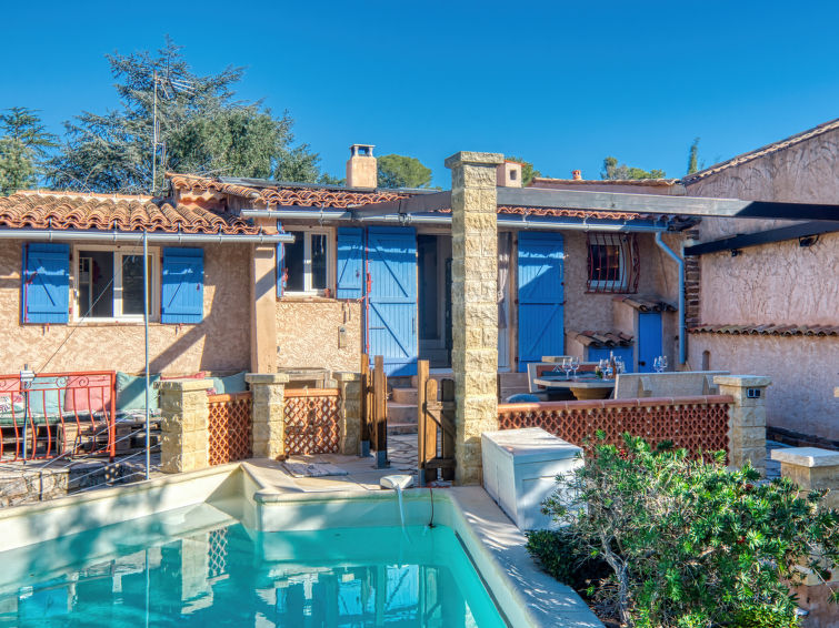 Search and Stay destination Fréjus, Provence-Alpes-Côte d'Azur - France from AU$ 317. Maison Tour de Mare