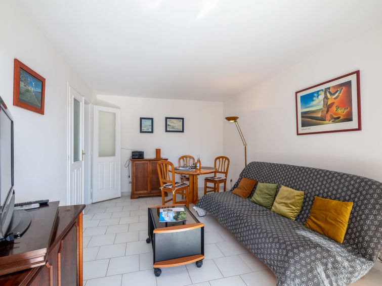 Search and Stay destination Fréjus, Provence-Alpes-Côte d'Azur - France from AU$ 197. Port d'Attache