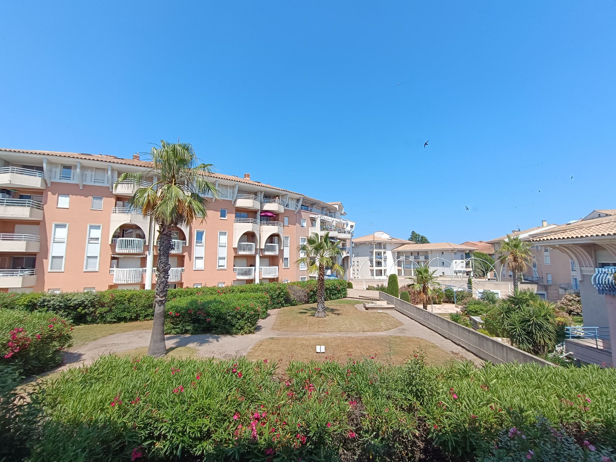 Port d'Attache-Buiten
