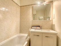 Op 400 m van zee: sfeervol appartement in Port Fréjus - thumbnail 5