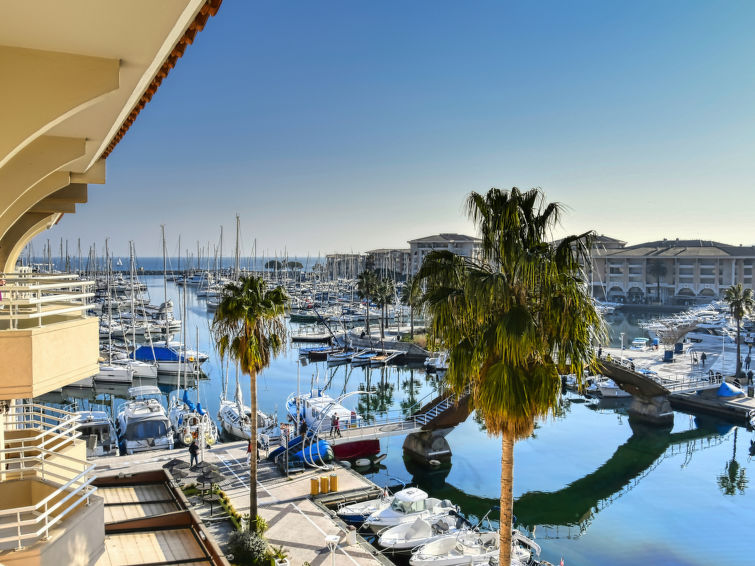 Search and Stay destination Fréjus, Provence-Alpes-Côte d'Azur - France from AU$ 219. Port d'Attache