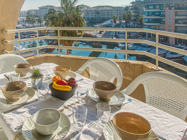 Search and Stay destination Fréjus, Provence-Alpes-Côte d'Azur - France from AU$ 219. Port d'Attache
