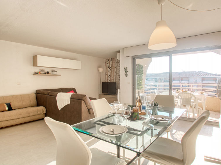 Search and Stay destination Fréjus, Provence-Alpes-Côte d'Azur - France from AU$ 219. Port d'Attache