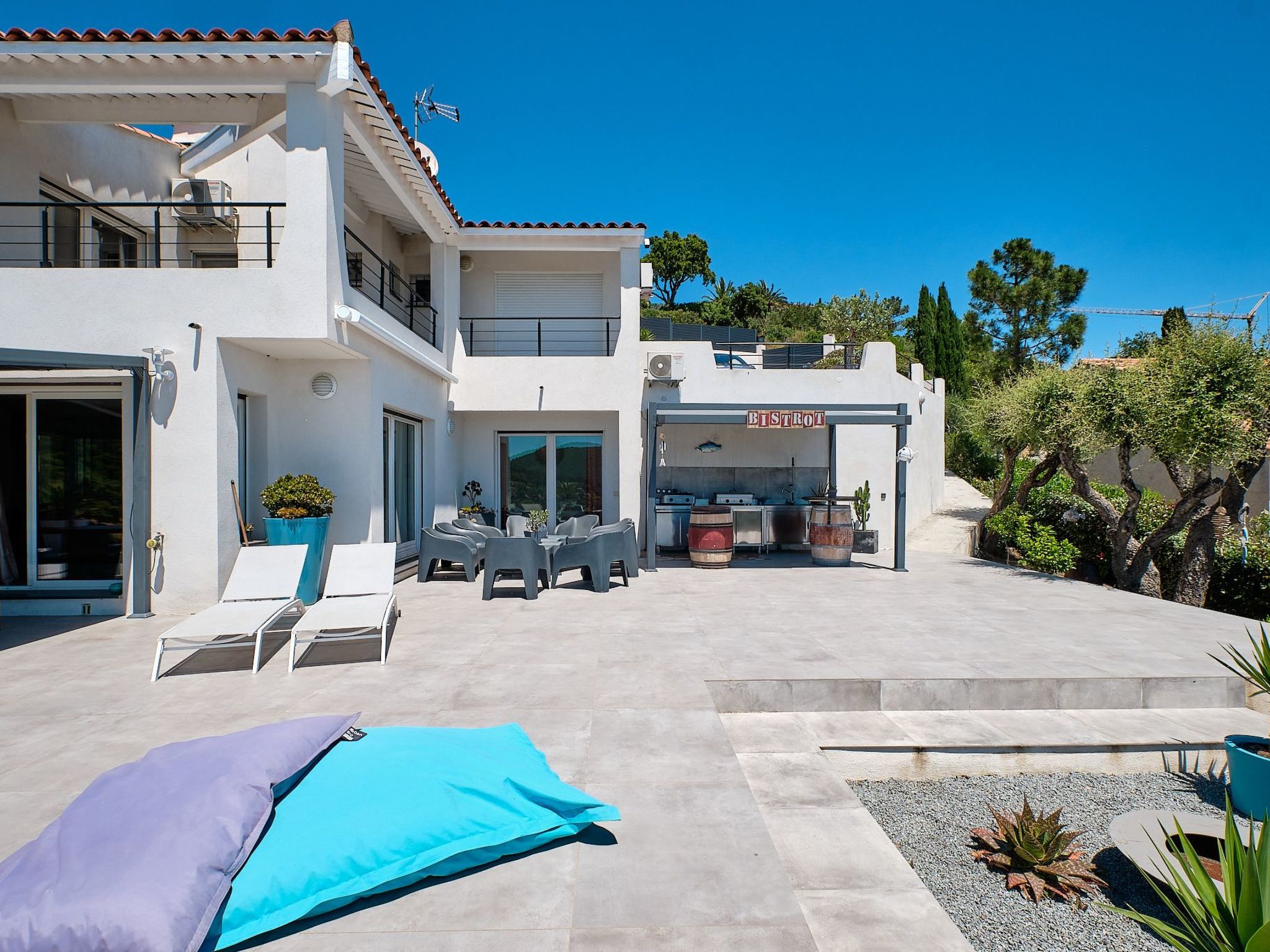 950m vom Meer, herrlicher MEERESBLICK, Pool, Jacuzzi-Dedans