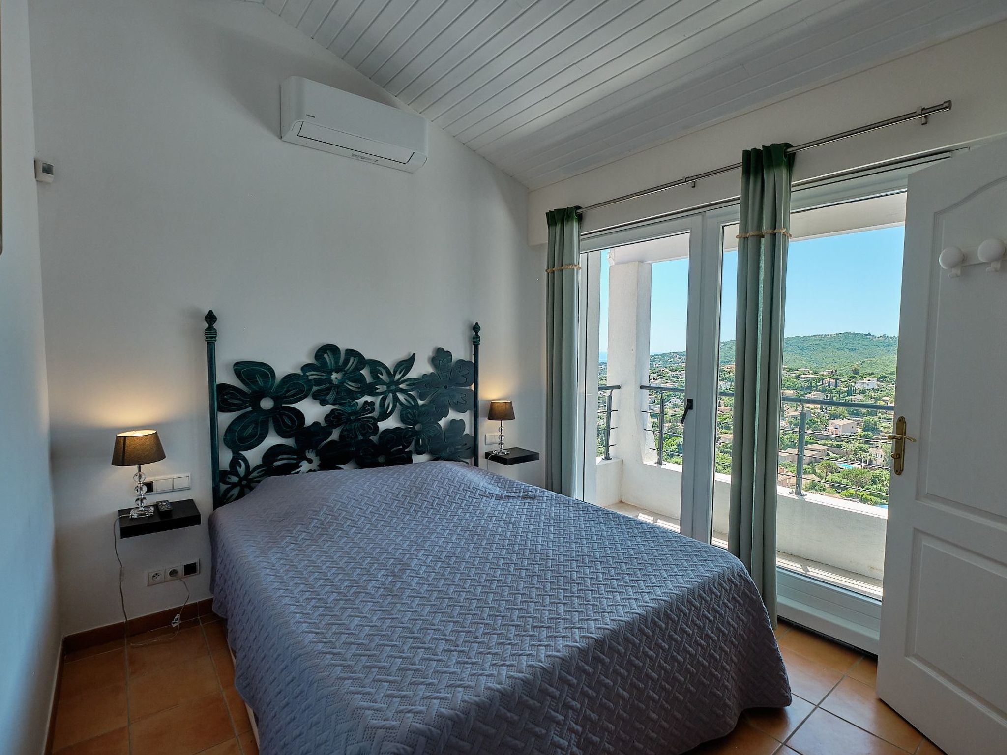 950m vom Meer, herrlicher MEERESBLICK, Pool, Jacuzzi-Dedans