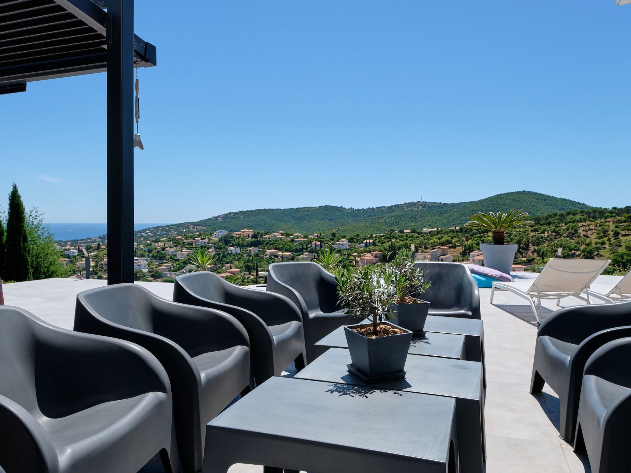 950m vom Meer, herrlicher MEERESBLICK, Pool, Jacuzzi-Dedans