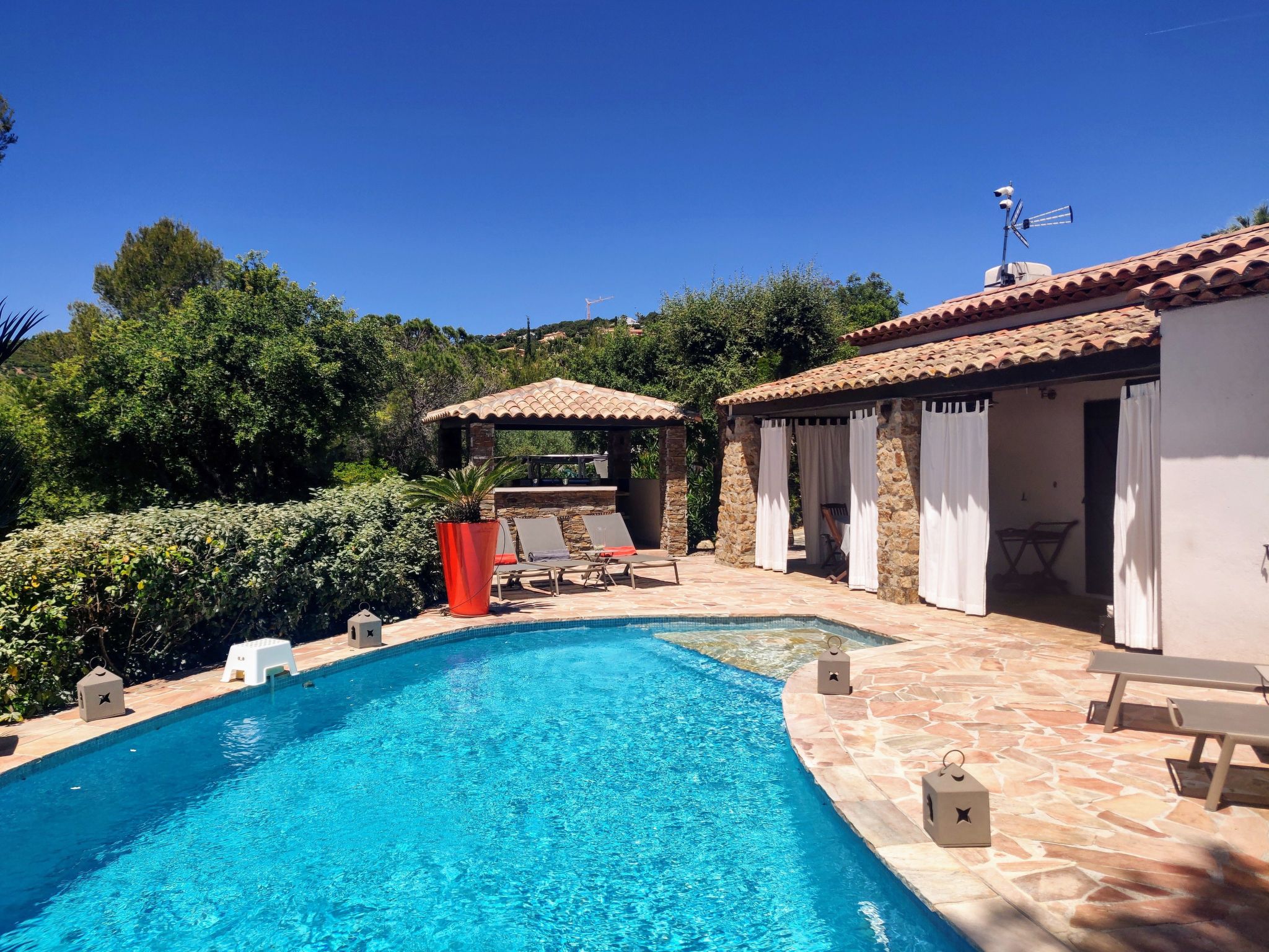 Herrliche Villa mit Meerblick, Pool, 400m vom Meer entfernt-Drinnen