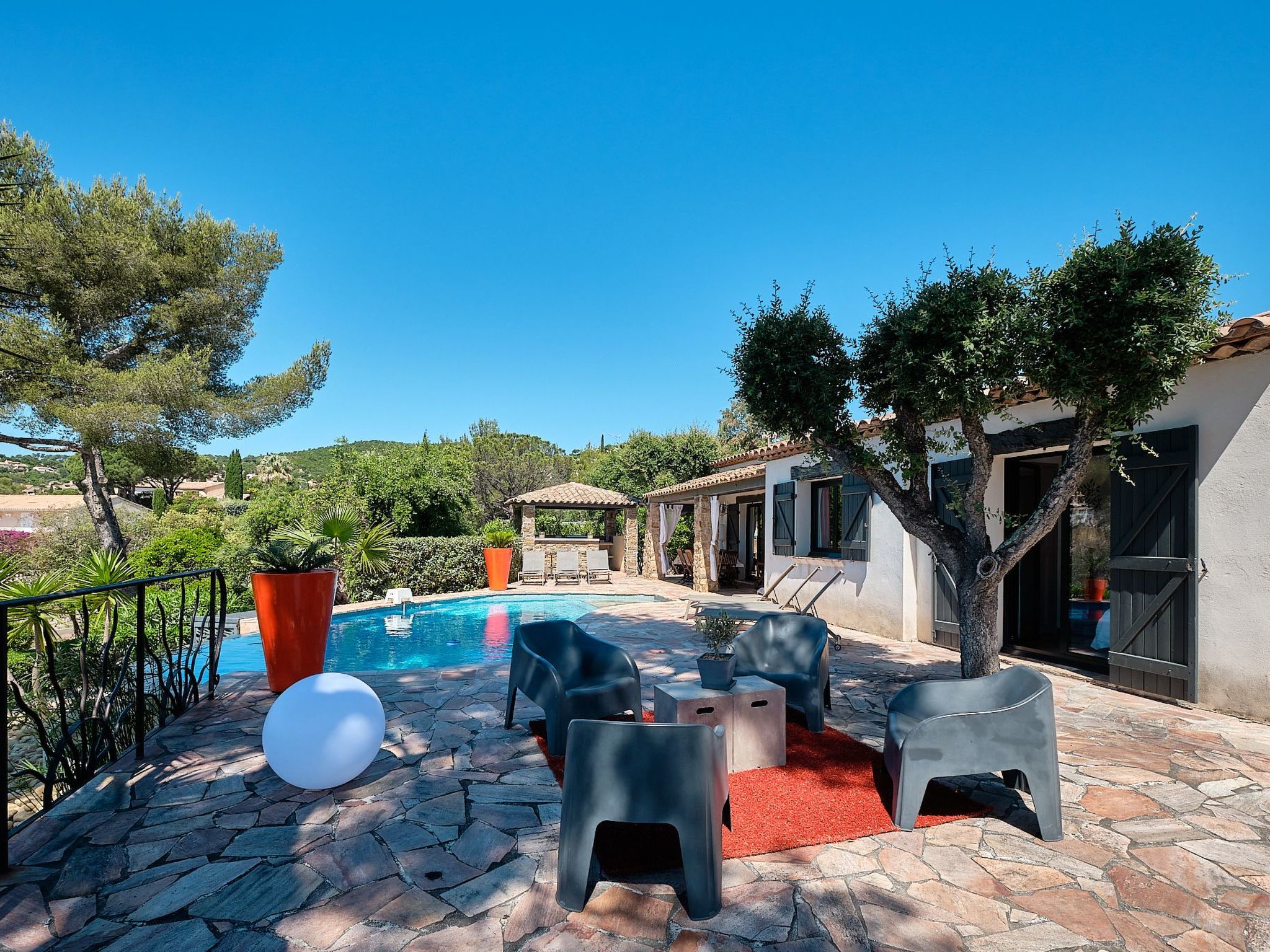 Herrliche Villa mit Meerblick, Pool, 400m vom Meer entfernt-Drinnen