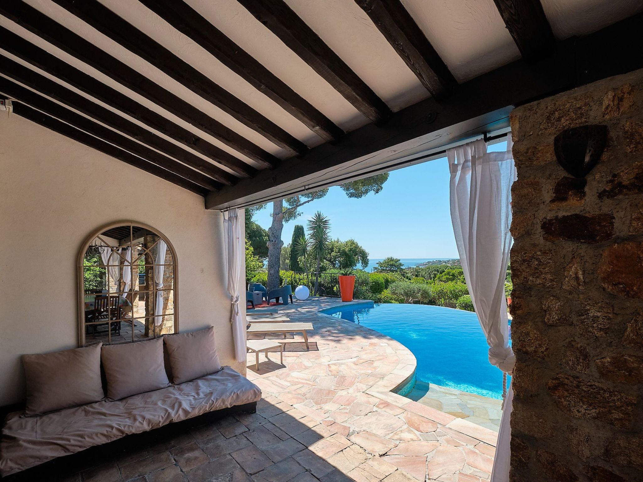 Herrliche Villa mit Meerblick, Pool, 400m vom Meer entfernt-Drinnen