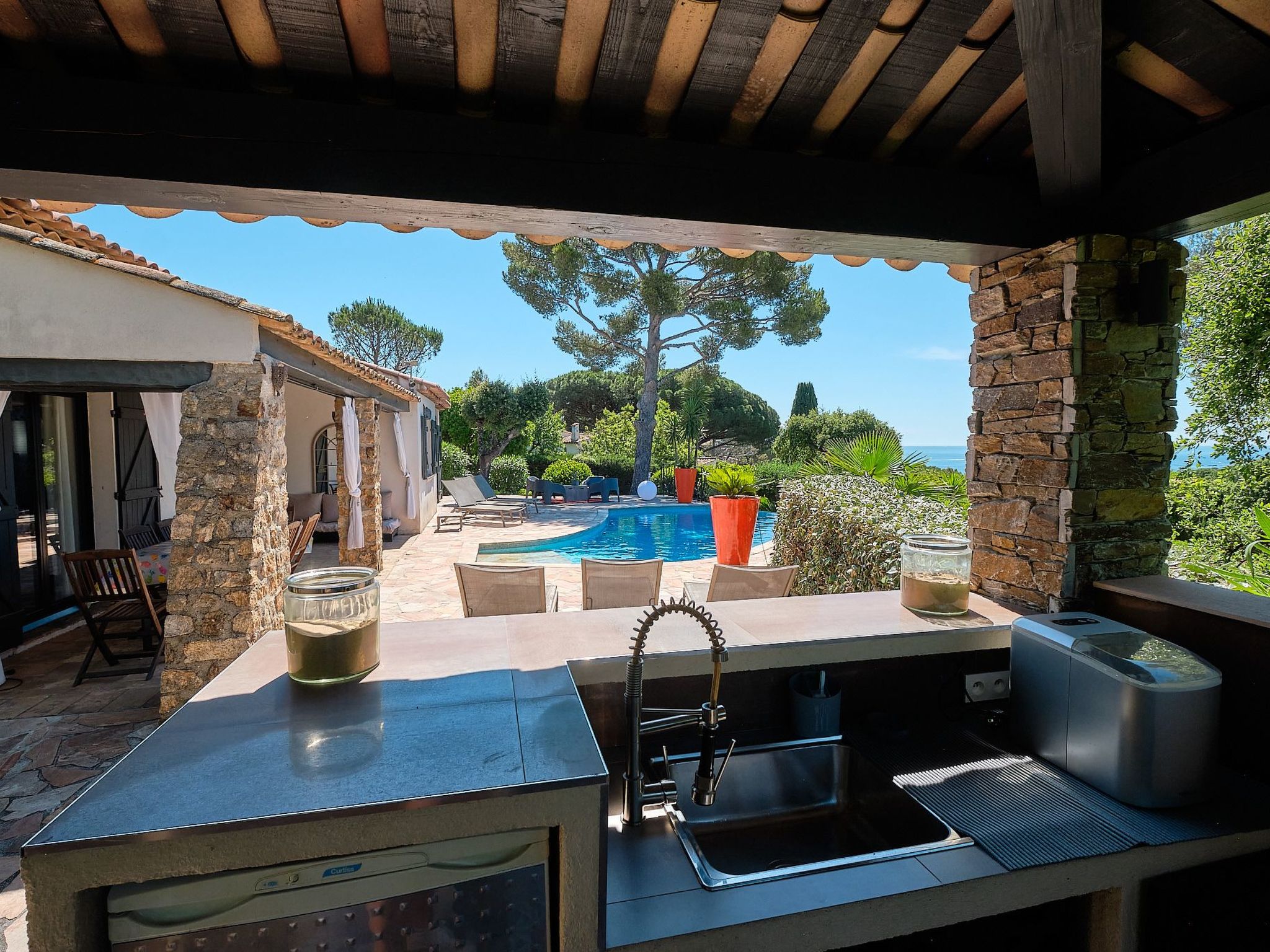 Herrliche Villa mit Meerblick, Pool, 400m vom Meer entfernt-Drinnen