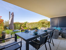 Luxe appartement aan de golfbaan op de Côte d'Azur, vlakbij strand - thumbnail 1