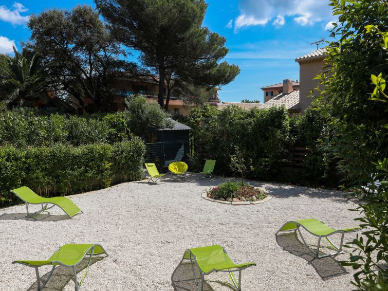 Search and Stay destination Fréjus, Provence-Alpes-Côte d'Azur - France from AU$ 215. Maison Balzac