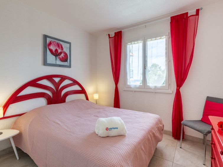 Search and Stay destination Fréjus, Provence-Alpes-Côte d'Azur - France from AU$ 170. La Nuit de Mai
