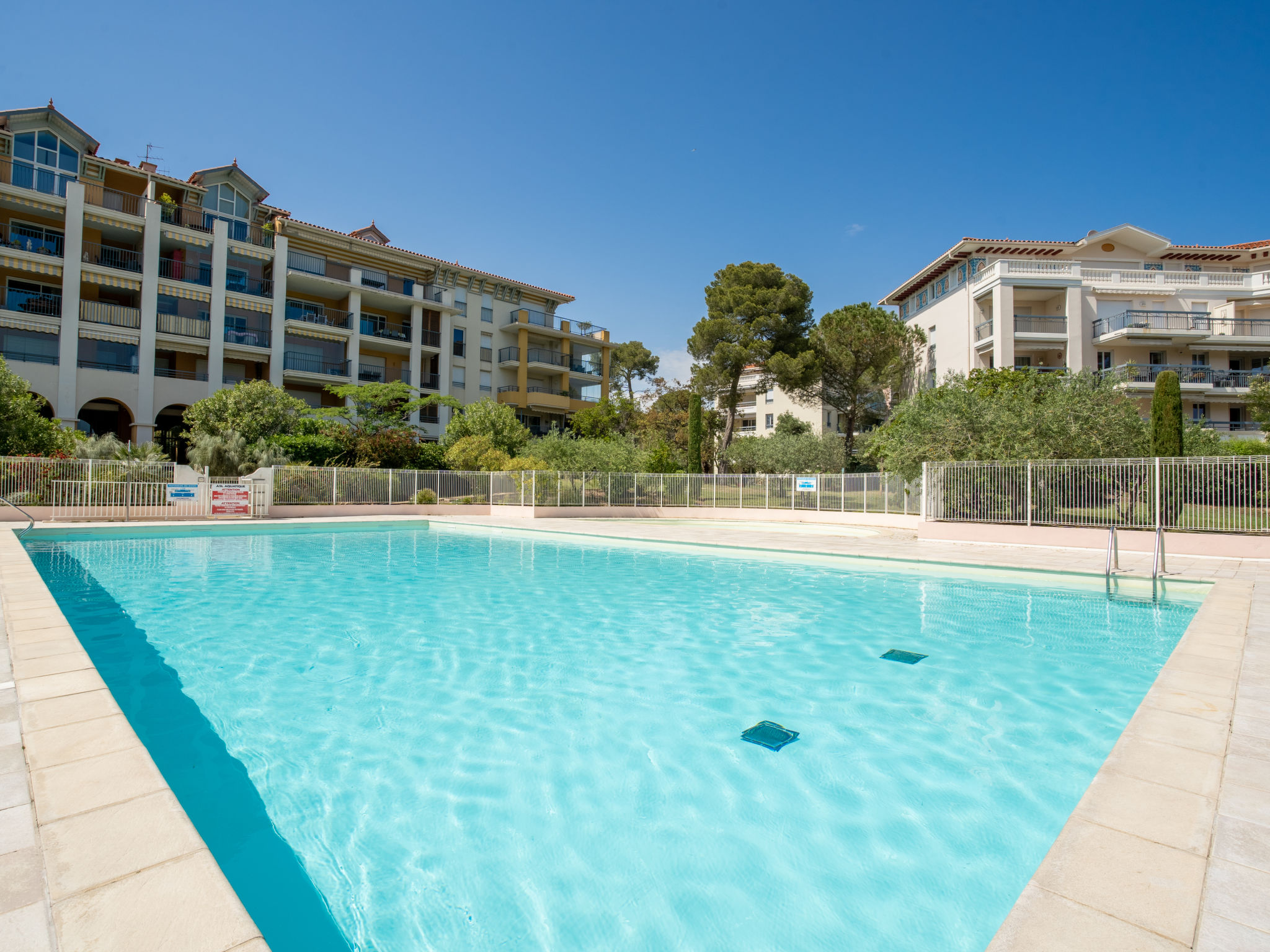 Le Grand Parc — Pool Outdoor (3 of 41)