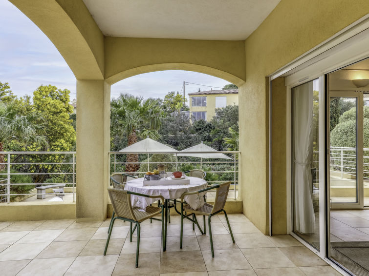 Search and Stay destination Fréjus, Provence-Alpes-Côte d'Azur - France from AU$ 180. Le Corelly
