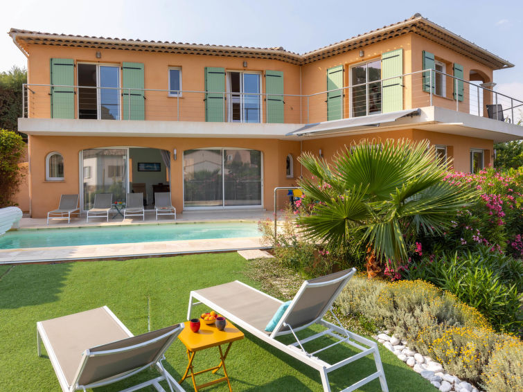 Search and Stay destination Fréjus, Provence-Alpes-Côte d'Azur - France from AU$ 538. Plein Sud