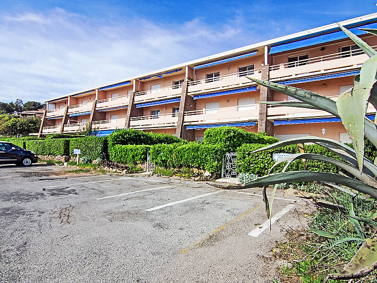 Search and Stay destination Roquebrune-sur-Argens, Provence-Alpes-Côte d'Azur - France from AU$ 182. Les Mouettes