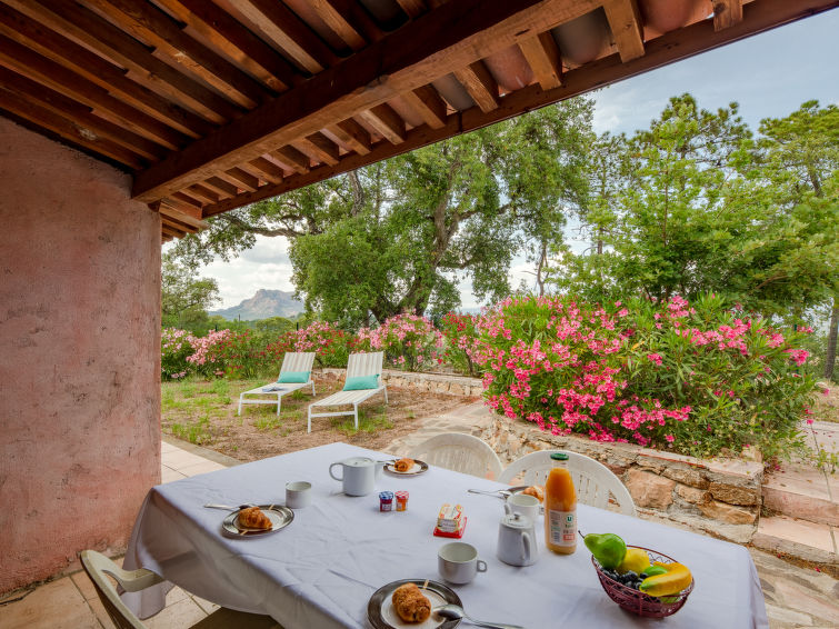 Search and Stay destination Roquebrune-sur-Argens, Provence-Alpes-Côte d'Azur - France from AU$ 302. Domaine de Rochebrune