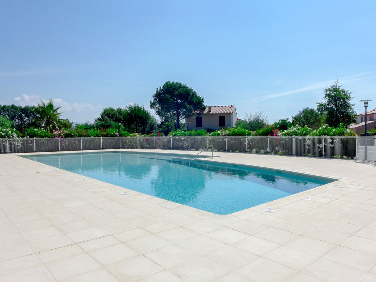 Search and Stay destination Roquebrune-sur-Argens, Provence-Alpes-Côte d'Azur - France from AU$ 472. Les Rives du Golf 3