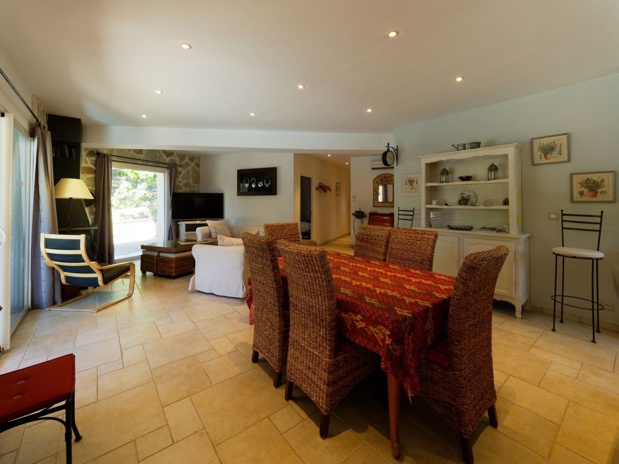 Mit eigenem Pool-Binnen