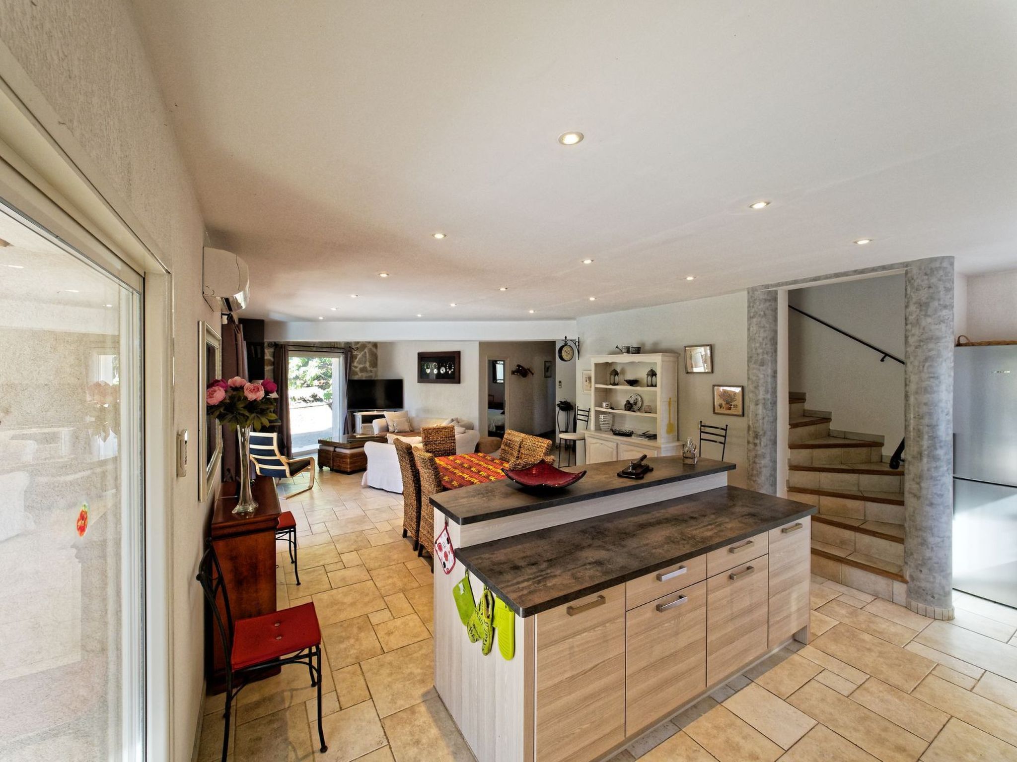 Mit eigenem Pool-Binnen