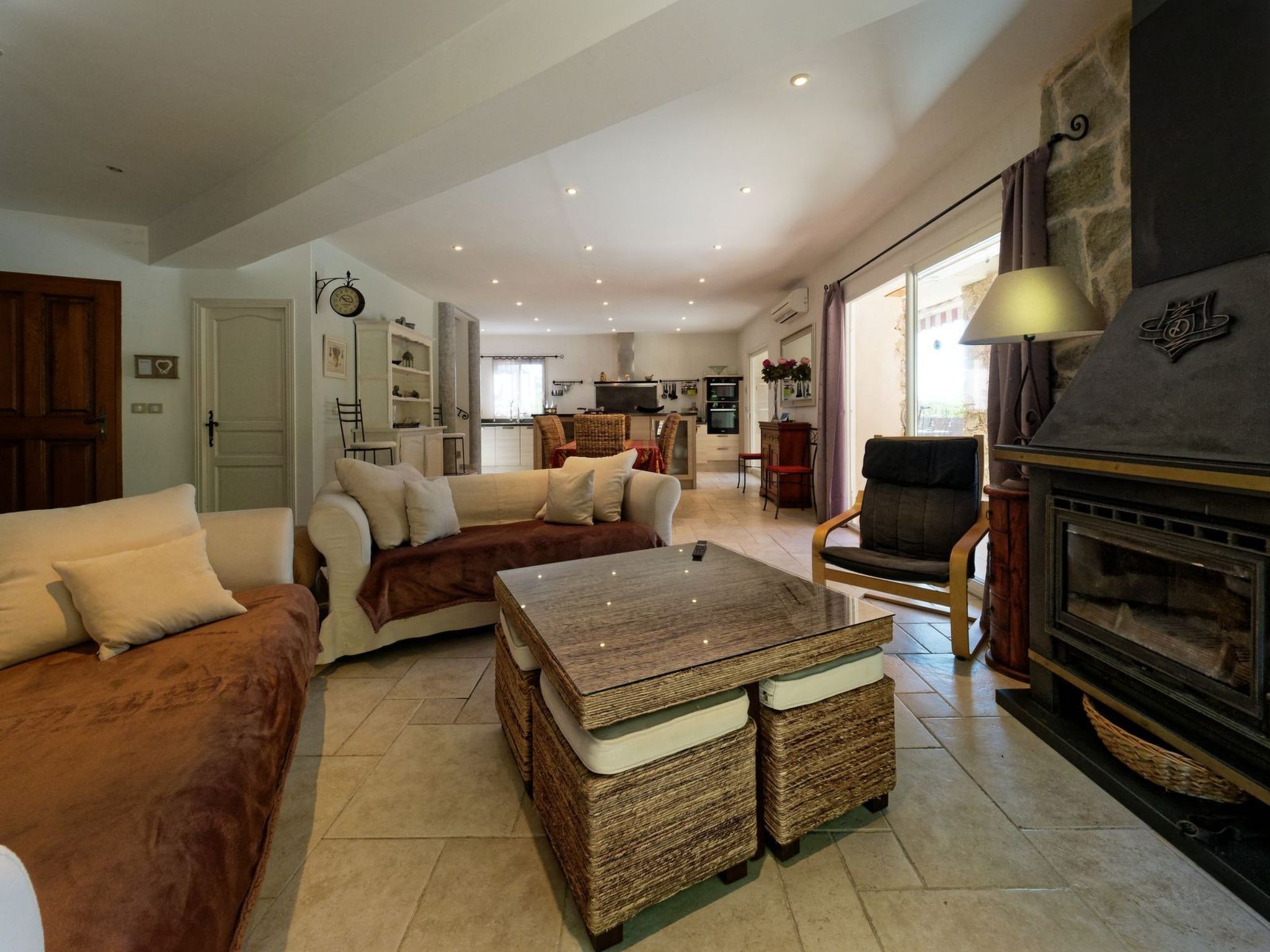 Mit eigenem Pool-Binnen