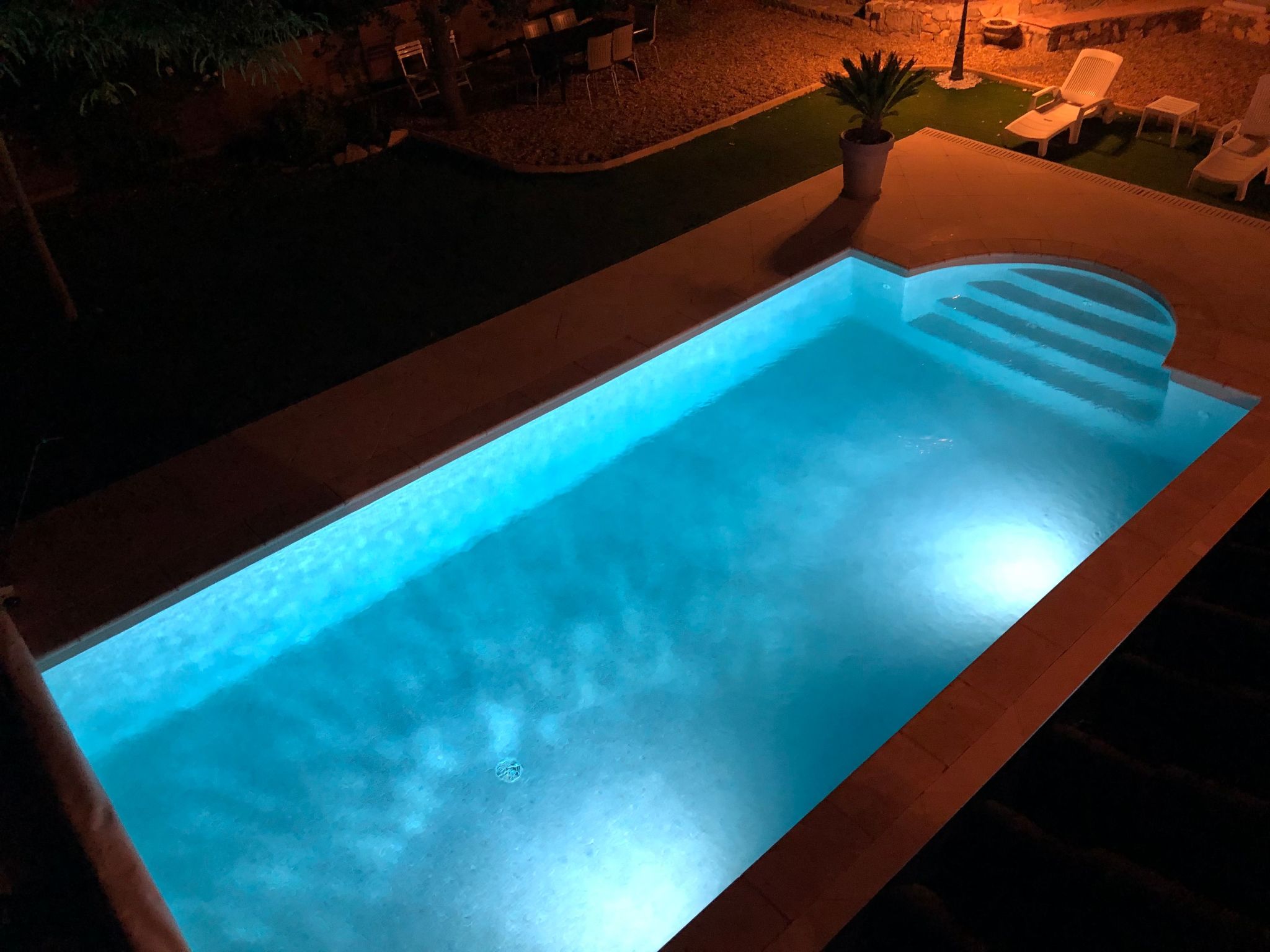 Mit eigenem Pool-Binnen