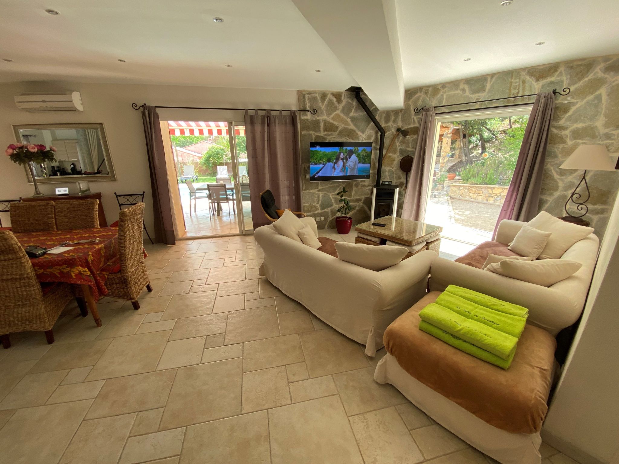 Mit eigenem Pool-Binnen