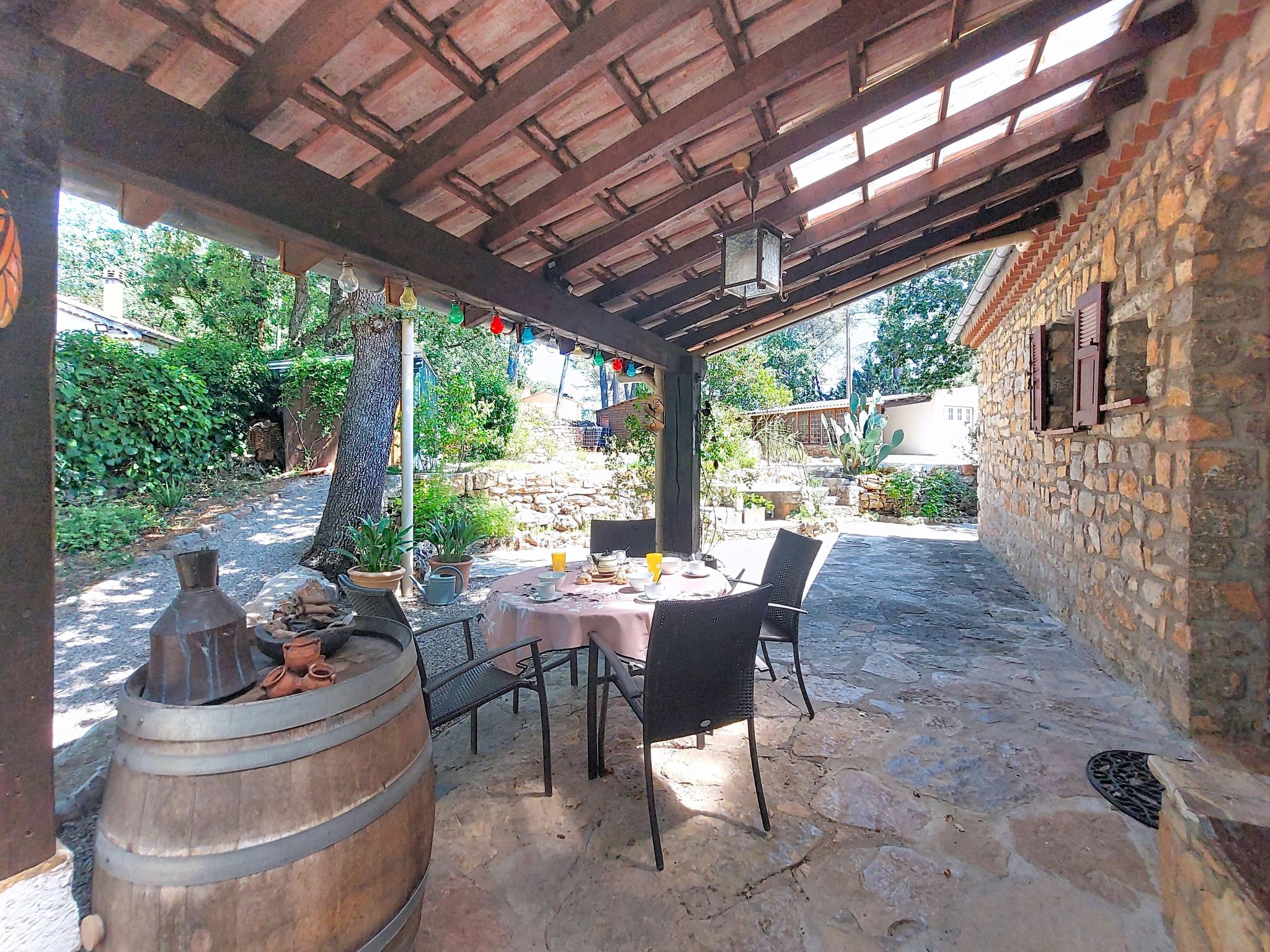 Les Pierres Fleuries - Buiten